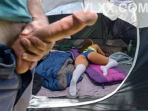 Lola fae nói với bạn của cha dượng: "Muốn quan hệ với tôi à? Đừng kìm nén nữa"