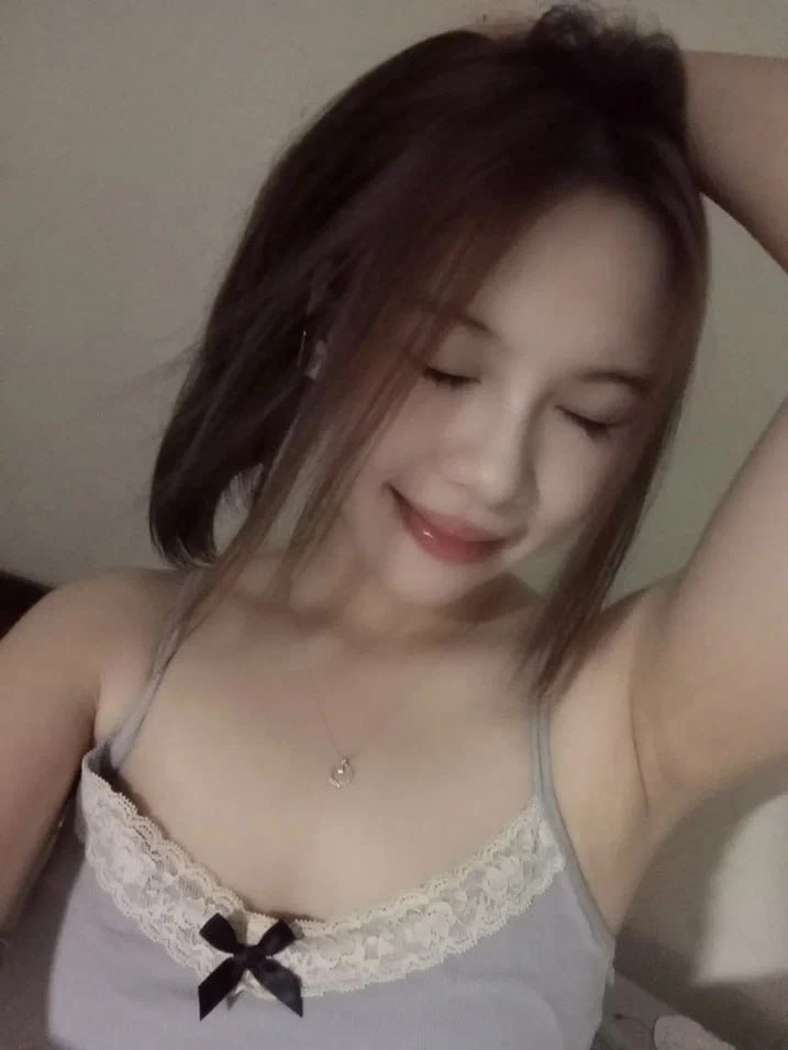 Vú em với vú nó anh chọn cái nào